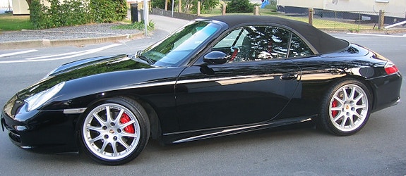 Porsche 911 Carrera 3 of 5
