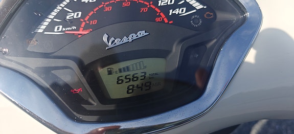 Piaggio Vespa GTS 300 2018 Akrapovic 3 of 5