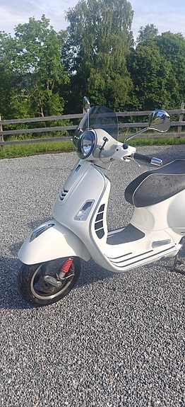 Piaggio Vespa GTS 300 2018 Akrapovic 2 of 5