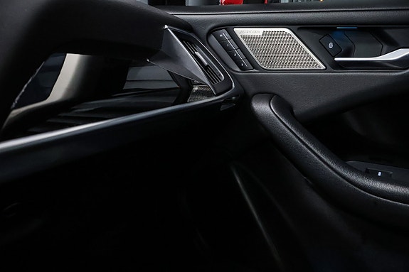 Jaguar I-PACE 27 of 30