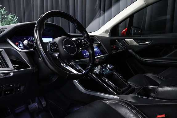 Jaguar I-PACE 13 of 30