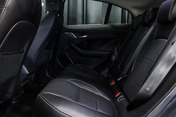 Jaguar I-PACE 28 of 30