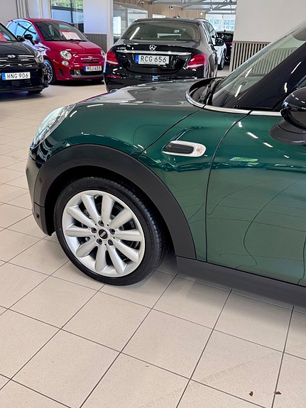 MINI Cooper 3 of 5