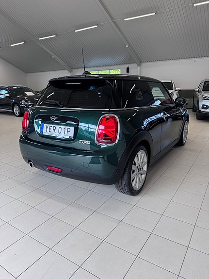MINI Cooper 5 of 5