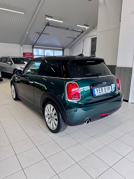 MINI Cooper 2 of 5