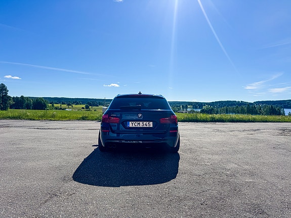 BMW 530d 4 of 5