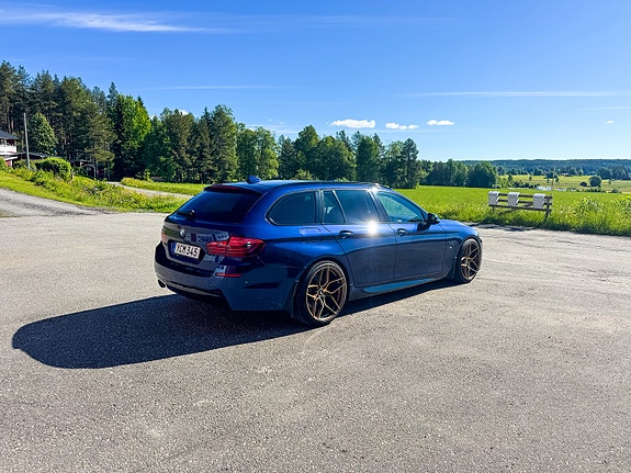 BMW 530d 3 of 5