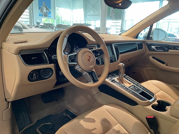Porsche Macan S 9 of 15