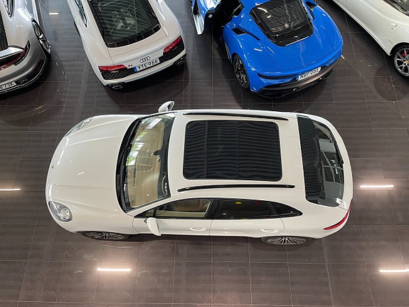 Porsche Macan S 5 of 15