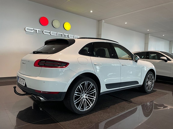 Porsche Macan S 8 of 15