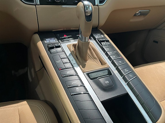Porsche Macan S 13 of 15
