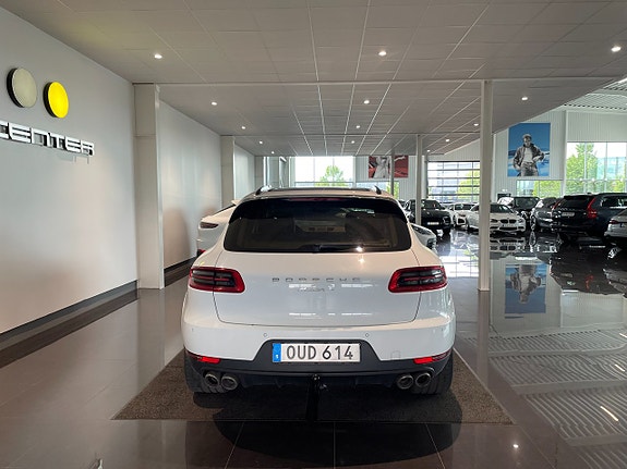 Porsche Macan S 7 of 15
