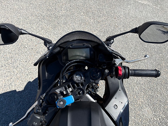 Yamaha YZF-R3 5 of 6