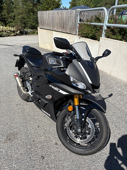 Yamaha YZF-R3 2 of 6