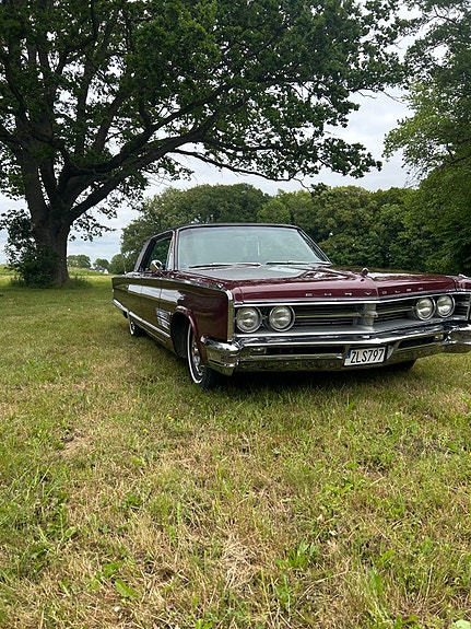 Chrysler 300 2 of 5