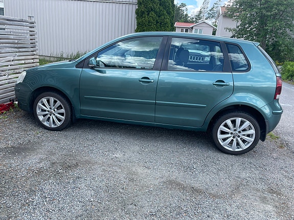 Volkswagen Polo 2 of 5