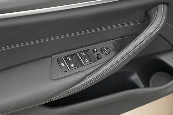 BMW 530e 12 of 27