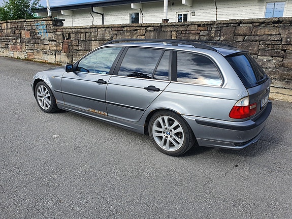BMW 320d 4 of 5