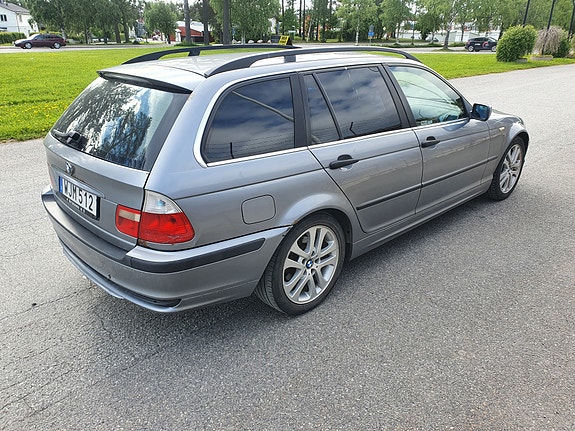 BMW 320d 2 of 5
