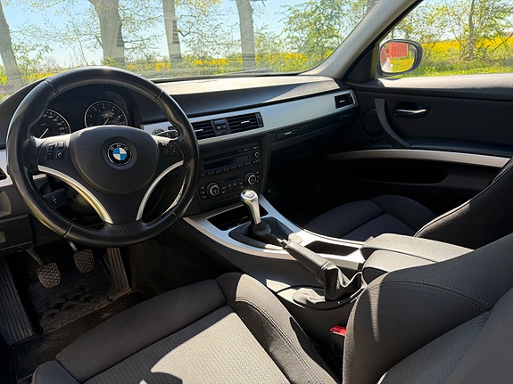 BMW 320i 5 of 5