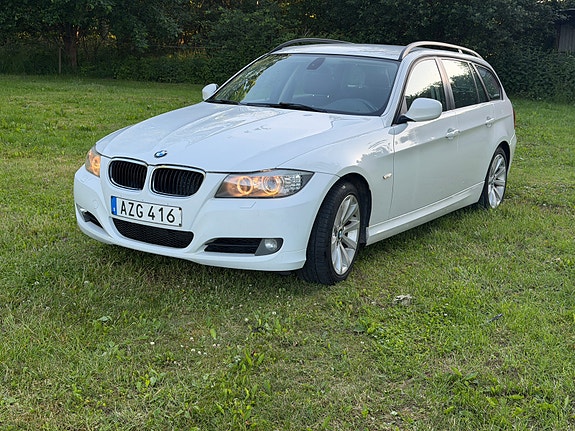 BMW 320i 2 of 5