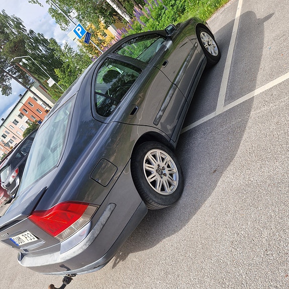 Volvo S60 4 of 5