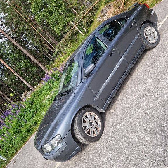 Volvo S60 2 of 5