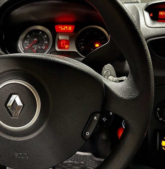 Renault Clio 11 of 13