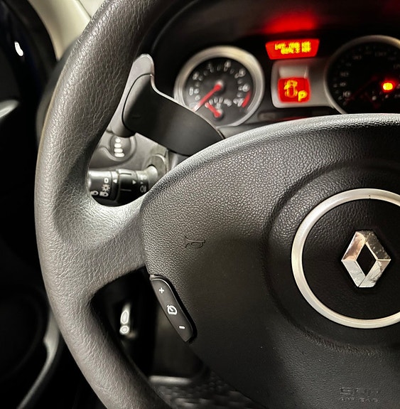 Renault Clio 10 of 13