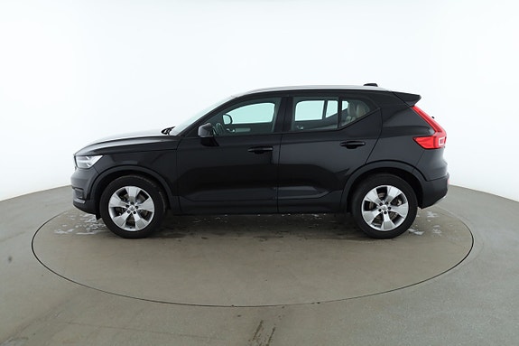 Volvo XC40 2 of 30