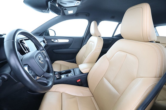 Volvo XC40 10 of 30