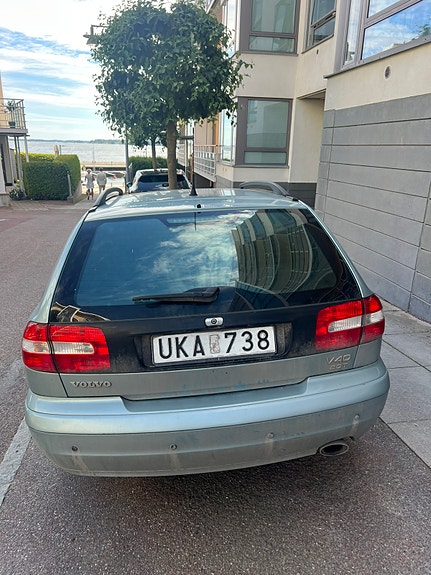 Volvo V40 3 of 5