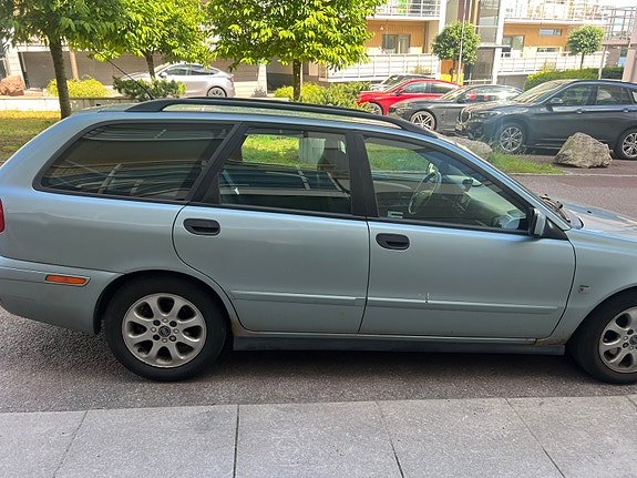 Volvo V40 4 of 5