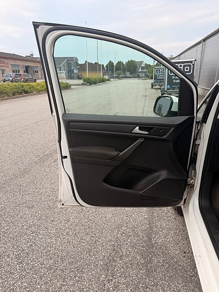 Volkswagen Caddy Maxi 24 of 30