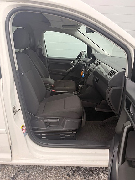 Volkswagen Caddy Maxi 23 of 30