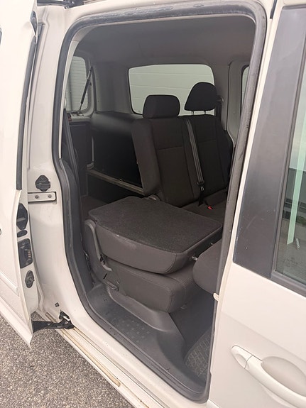 Volkswagen Caddy Maxi 17 of 30