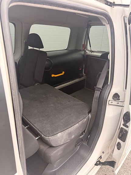 Volkswagen Caddy Maxi 18 of 30