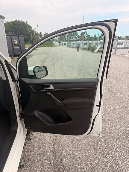 Volkswagen Caddy Maxi 21 of 30