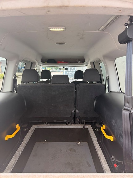 Volkswagen Caddy Maxi 16 of 30