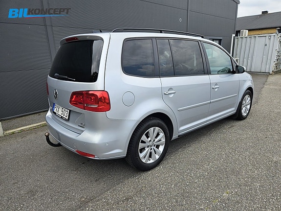 Volkswagen Touran 3 of 5