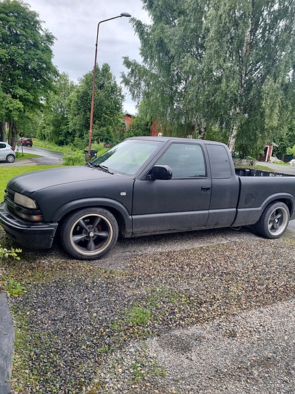 Chevrolet S-10 2 of 4