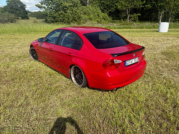 BMW 325i 2 of 5