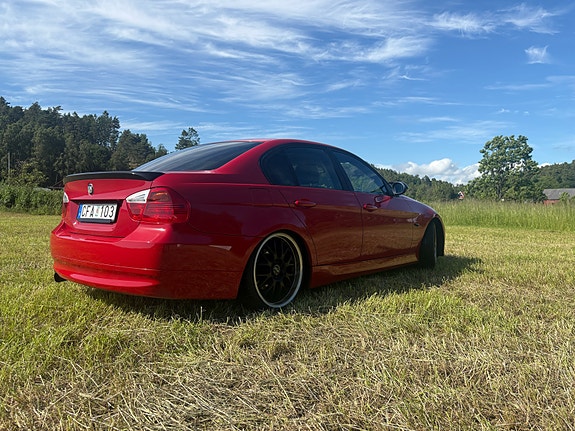 BMW 325i 3 of 5