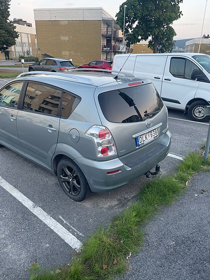 Toyota Corolla Verso 3 of 5
