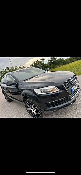 Audi Q7 2 of 30
