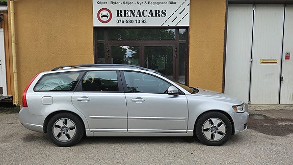 Volvo V50 3 of 5