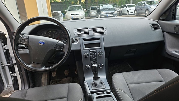 Volvo V50 5 of 5