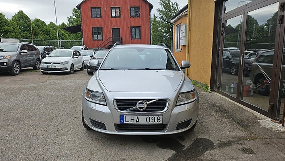Volvo V50 2 of 5