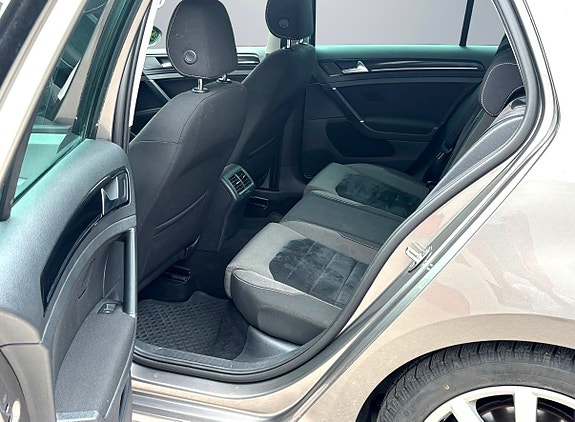 Volkswagen Golf VII 9 of 22