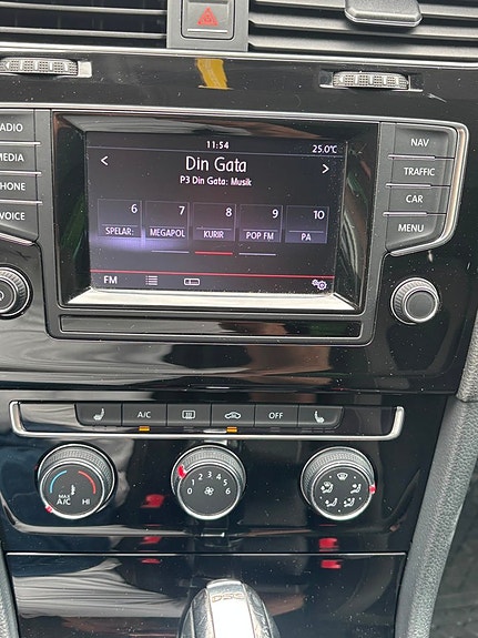 Volkswagen Golf VII 12 of 22